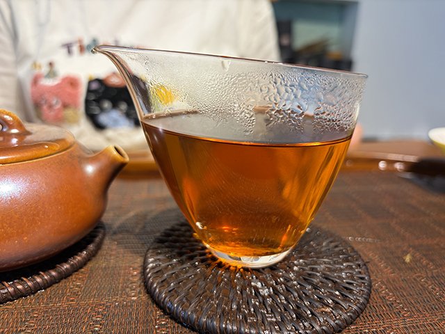 图为春城茶厂1995年甲级青沱