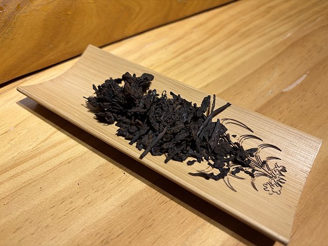 图为私藏茶1999年磨菇沱熟沱