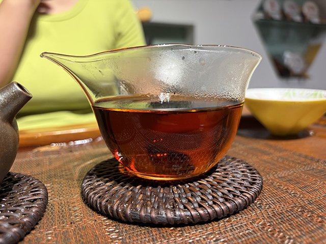 图为私藏茶1999年磨菇沱熟沱