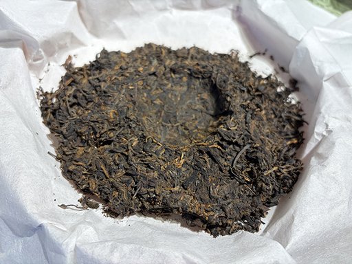 图为1999年大渡岗圆宝七子饼茶