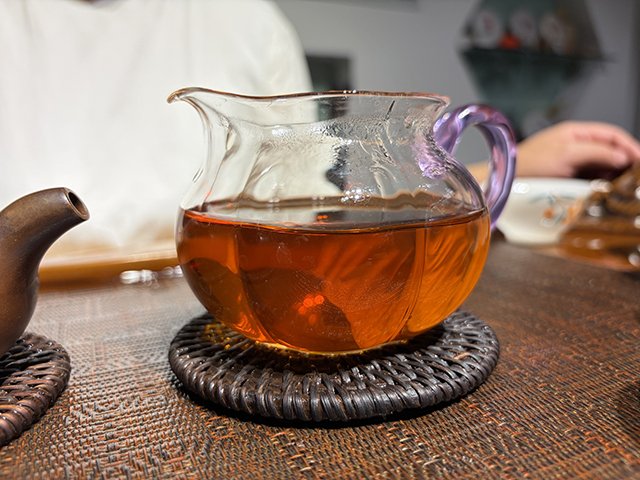 图为1999年大渡岗圆宝七子饼茶