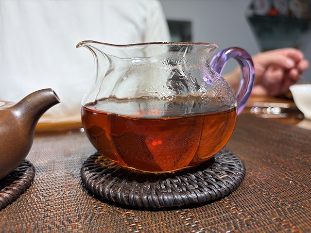 图为1999年大渡岗圆宝七子饼茶