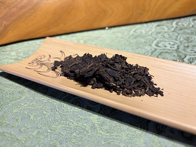 图为春城茶厂1995年甲级熟沱