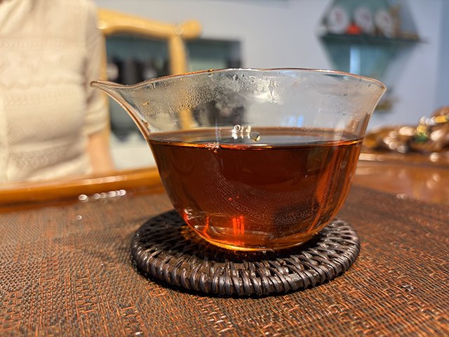 图为春城茶厂1995年甲级熟沱
