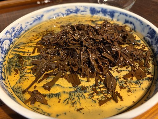 图为2001年鸿泰昌远年七子饼茶
