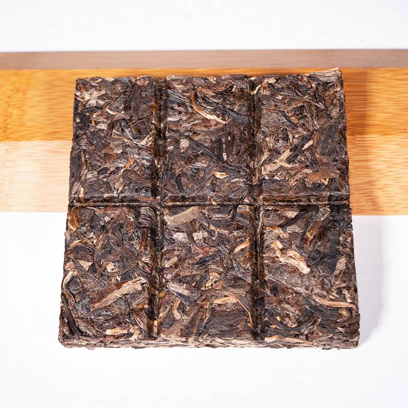2019年南峤茶厂 南糯山青砖 生茶 100克